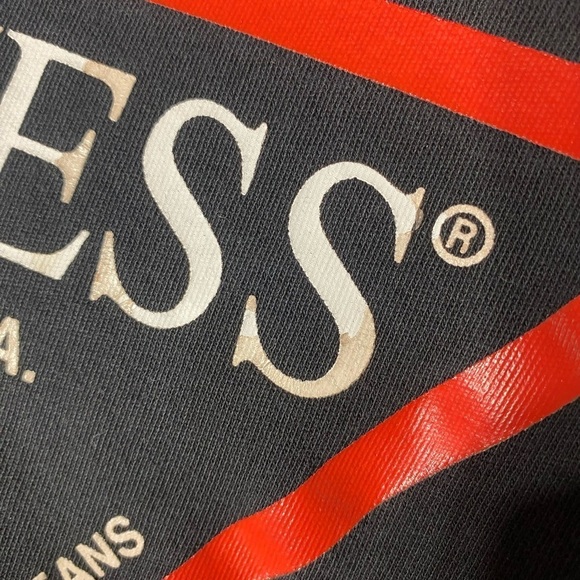 5/$25 Guess Black Vintage Feel Long Sleeve Crew Neck Logo T Shirt 16 - Picture 14 of 15